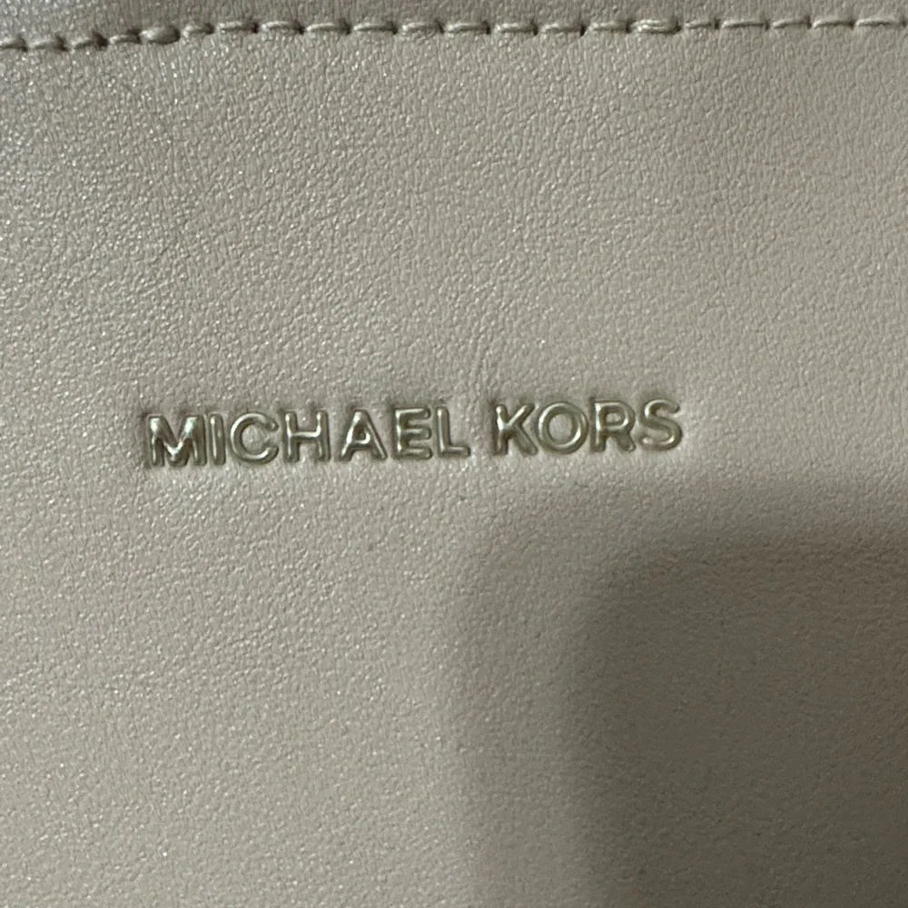 Michael Kors Blush Pink Travel Tote Bag with bag charm NWOT - Picture 2 of 8
